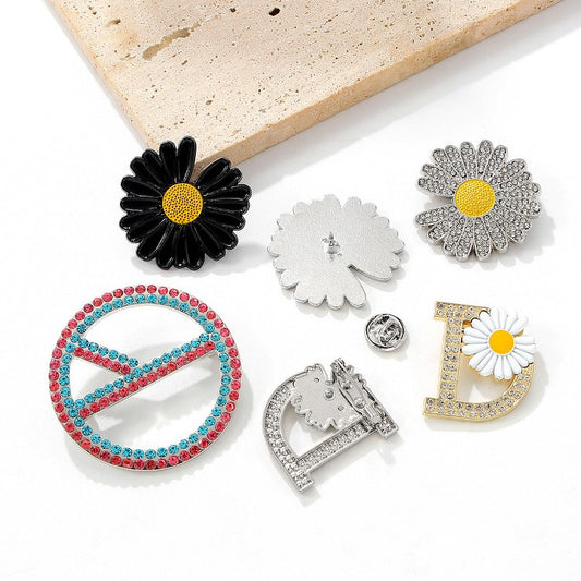 G-Dragon's same style diamond-encrusted daisy brooch