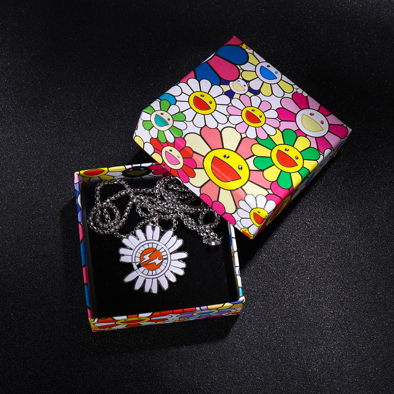 G-Dragon's popular daisy pendant